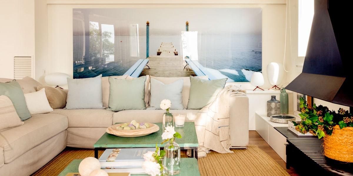 Sof&aacute; en tonos neutros