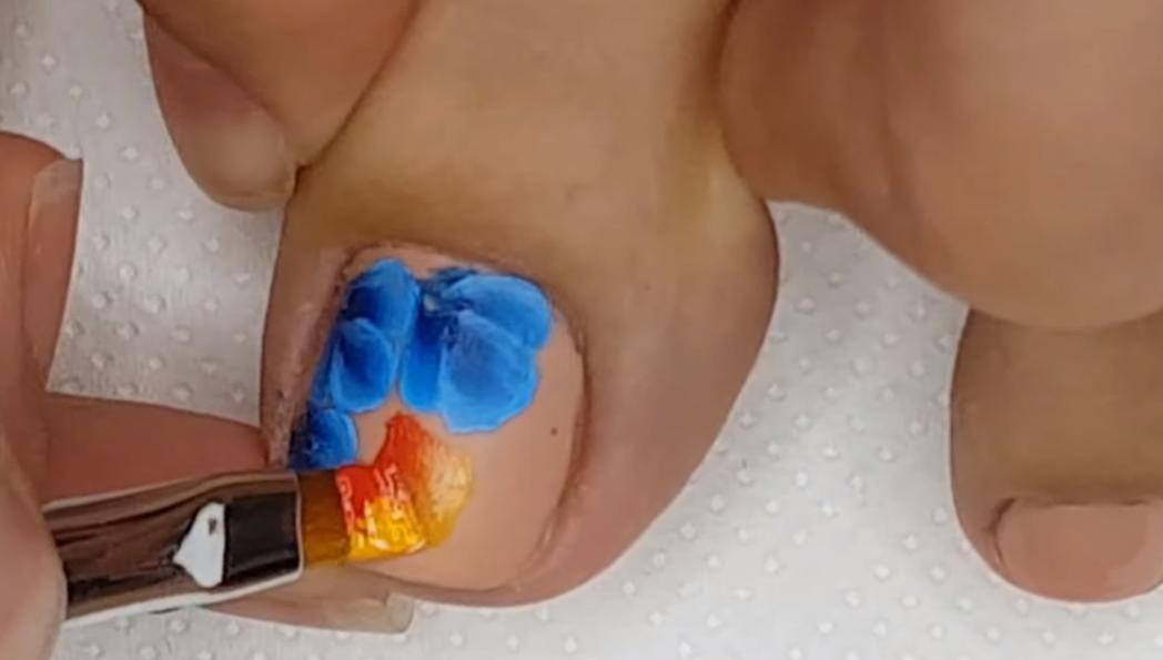 imágenes de uñas pintadas a mano alzada paso a paso