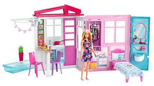 Barbie - Casa amueblada pleglable con cocina, piscina, dormitorio y lavabo con muñeca rubia (Mattel GWY84)