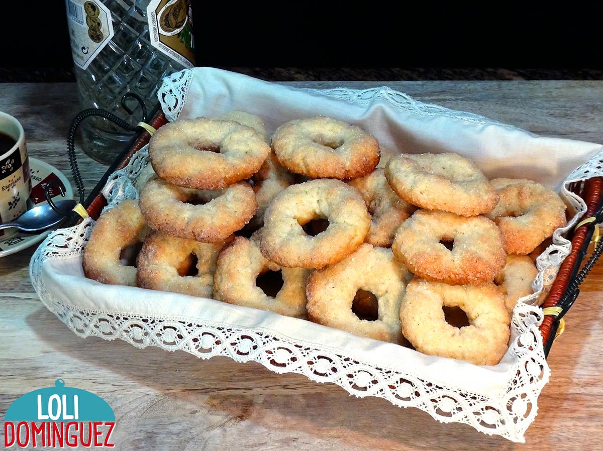 ROSQUILLAS DE MONASTERIO O DE TODOS LOS SANTOS. Las típicas rosquillas que siempre se han hecho en los obradores de monasterios y conventos para fechas señaladas de Semana Santa, Navidad o Todos los Santos
