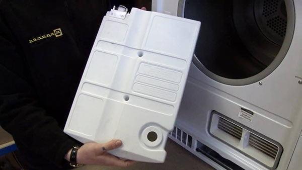 limpiar el depósito de la secadora