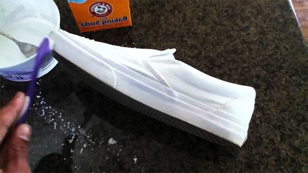 limpiar zapatillas blancas de piel