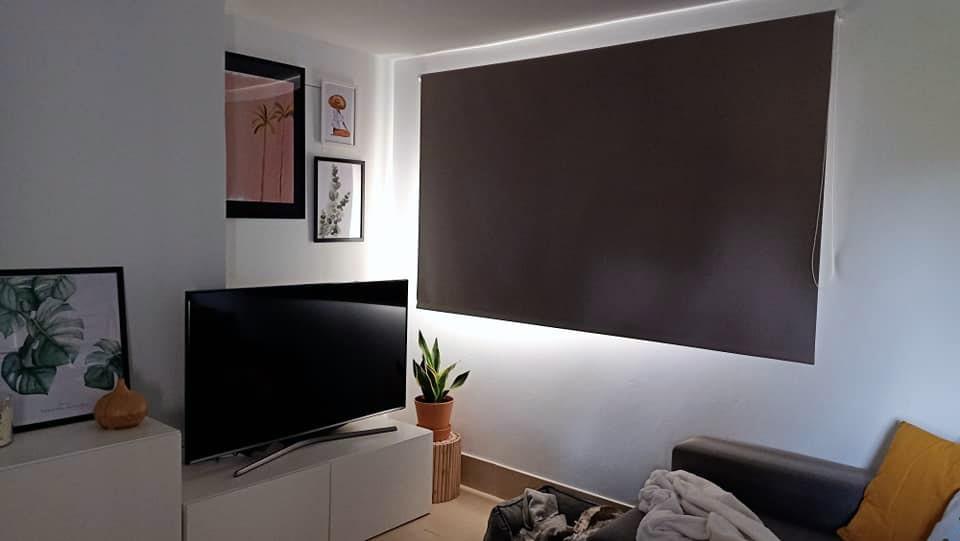 Estor opaco tamizando sol