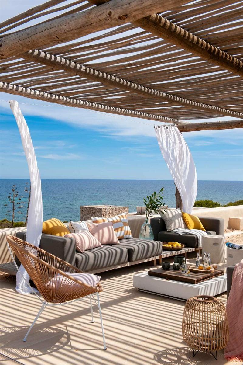 pérgola de madera con encanto