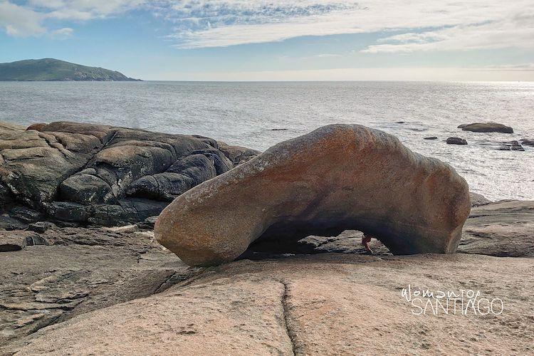 Piedra de los riñones en la ruta de los Faros