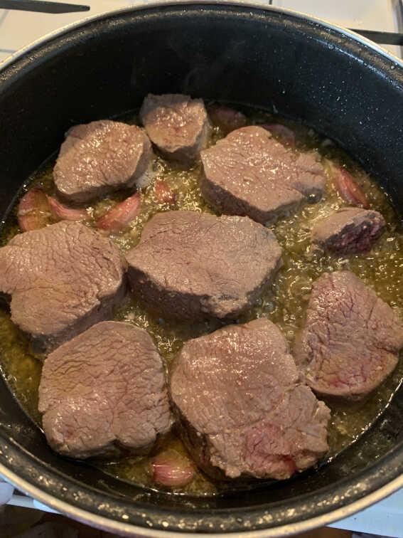 Sellando el lomo de ciervo