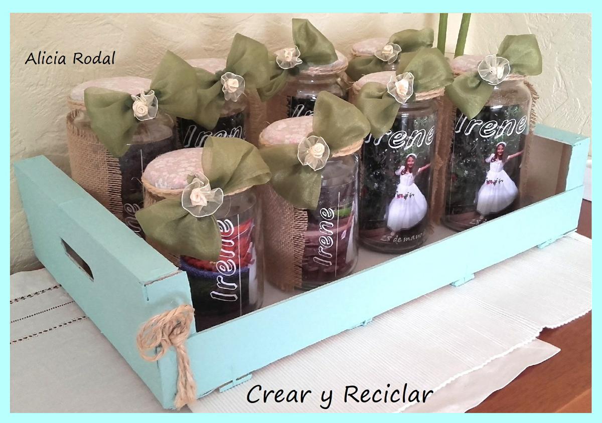 Las cajas de madera donde vienen las frutas y verduras, son tan versátiles que podemos hacer muchas cosas con ellas, algunas tan prácticas y funcionales como muebles, armarios, mesas, organizadores, etc. En este post te quiero mostrar más de 8 ideas hechas a partir de una simple caja de madera.