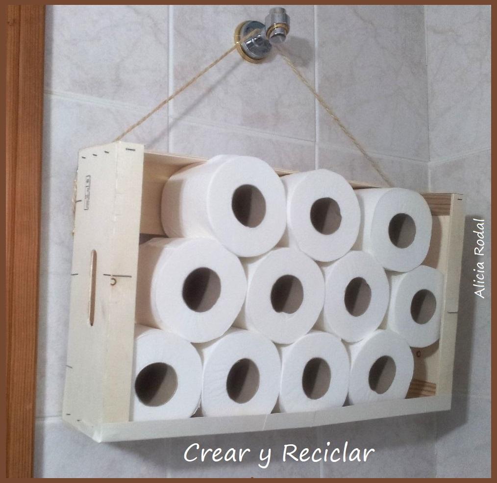 Las cajas de madera donde vienen las frutas y verduras, son tan versátiles que podemos hacer muchas cosas con ellas, algunas tan prácticas y funcionales como muebles, armarios, mesas, organizadores, etc. En este post te quiero mostrar más de 8 ideas hechas a partir de una simple caja de madera.