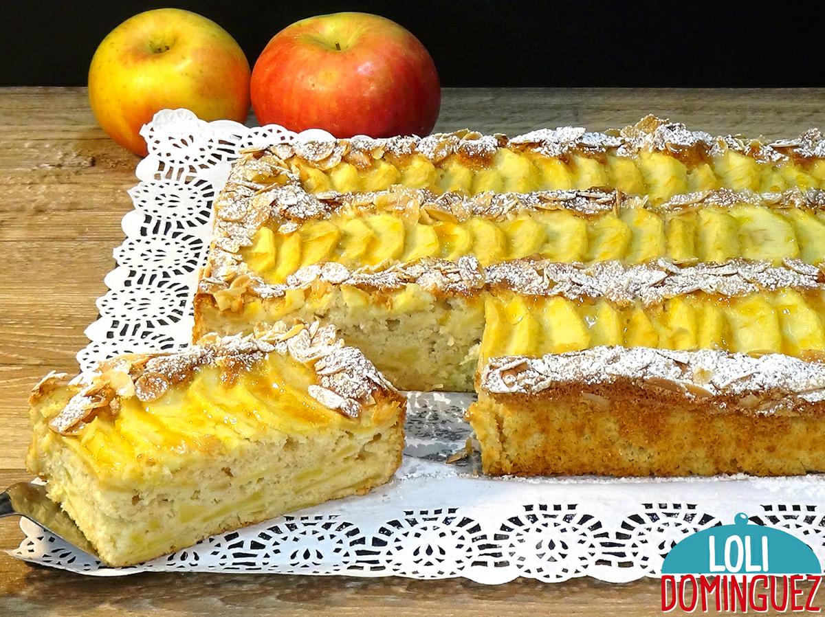 BIZCOCHADA DE MANZANA O BIZCOCHO TIERNO Y JUGOSO DE MANZANA, RECETA FACIL. Cuando tengo que hacer algo dulce para recibir alguna visita inesperada en casa o para llevar a casa de alguien para tomar el café, no lo dudó ni un momento y me decido por esta bizcochada de manzana con la que siempre triunfo