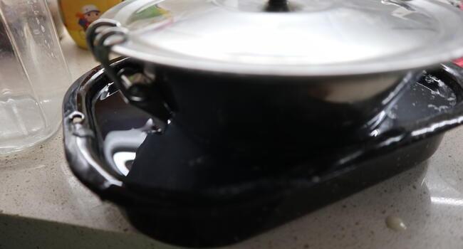 Ponemos la bandeja de horno con la flanera y agua para meter en el horno