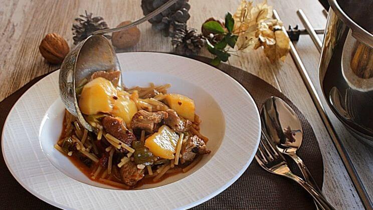 Guiso de fideos con pavo