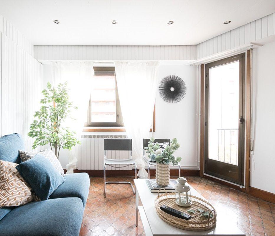 cómo pintar paredes de madera