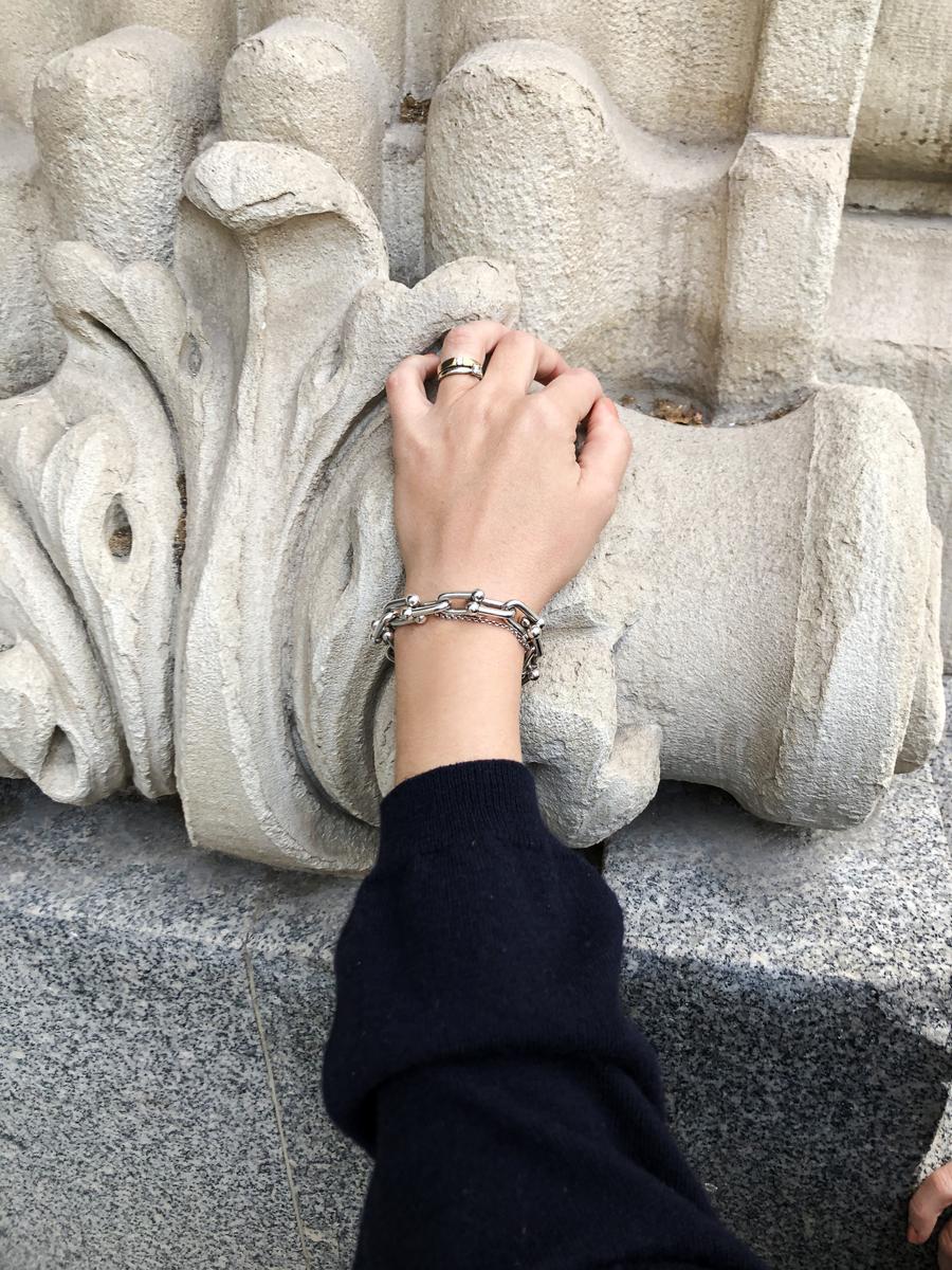 Trini | Loewe sweater Levis jeans