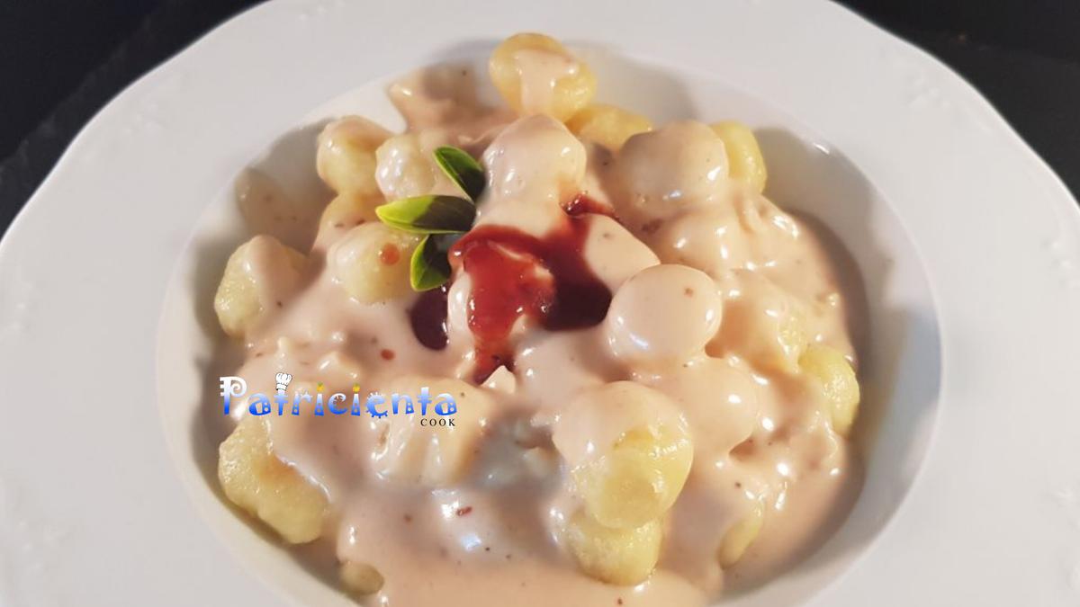 Ñoquis con salsa de queso de cabra y mermelada