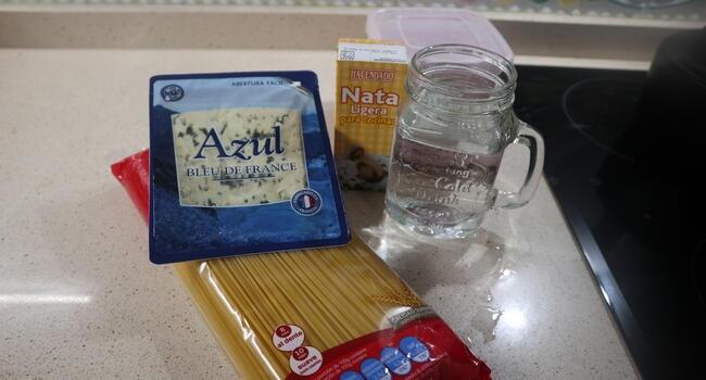 Los ingredientes necesarios para hacer los espaguetis con queso azul en Mambo