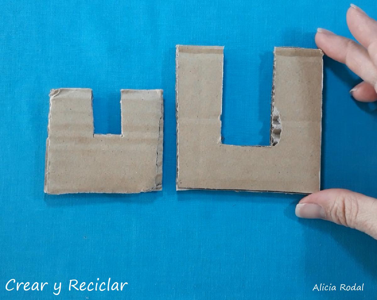 Como hacer una lazada perfecta fácil con cinta y otros materiales ¿Quieres aprender a hacer una lazada o lazo con cinta fácil y rápido? Si todavía eres de las que les cuesta un montón hacer un lazo simple o doble, para decorar cualquier tipo de manualidades, entonces no te pierdas este tutorial donde te explicaré lo sencillo que es.