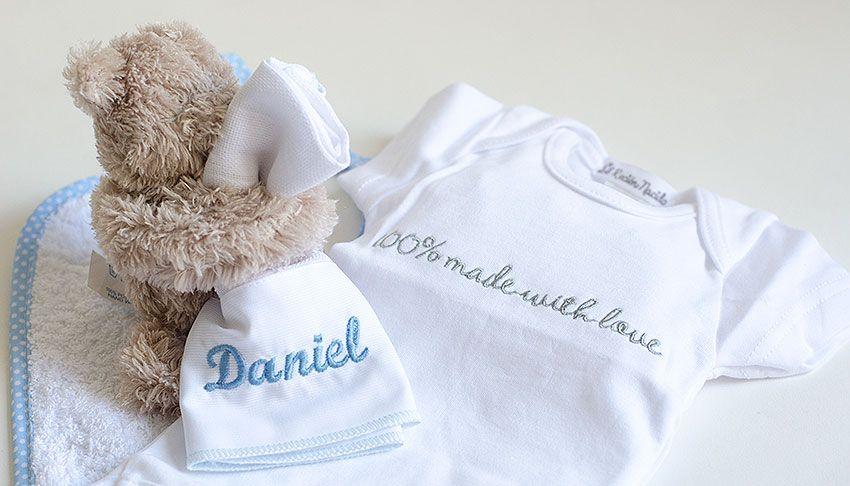 regalos bordados para bebe nombres delicados suaves lana algodón regalos baby shower