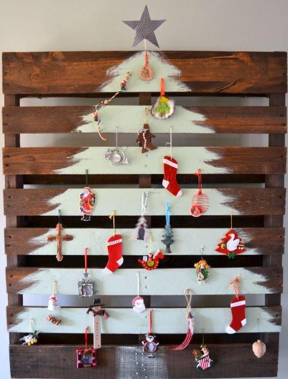 Árbol de navidad con palés. Vía Pinterest.
