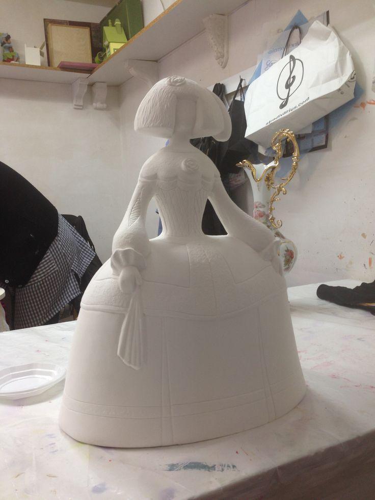 figura de menina grande en bruto