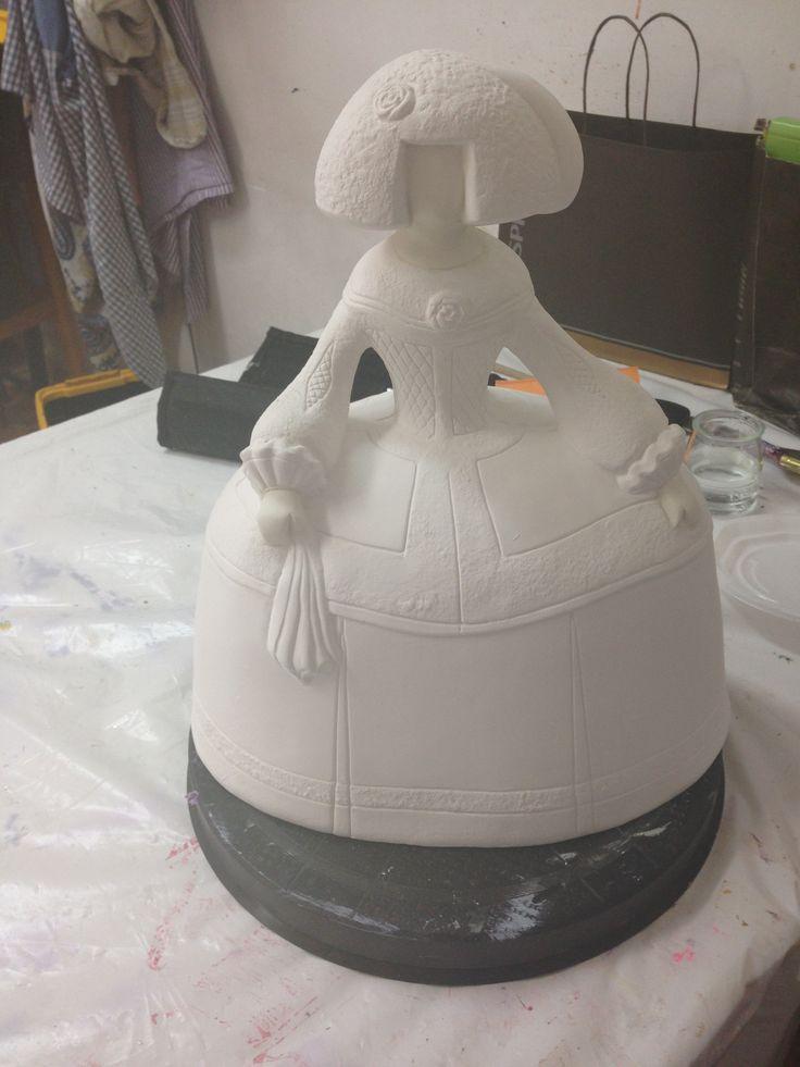 figura de menina mediana en bruto