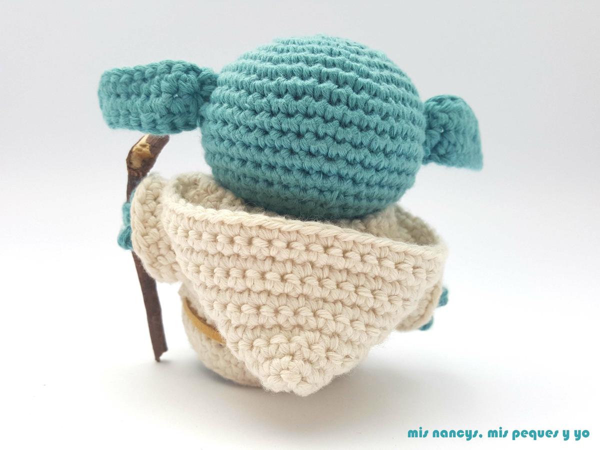 mis nancys, mis peques y yo, Yoda amigurumi Star Wars, detalle chaqueta con capucha y cinturón