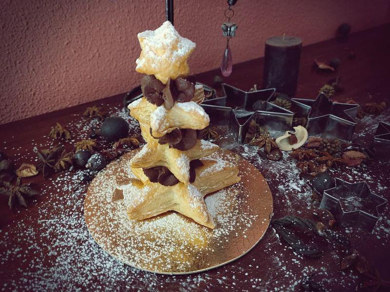 Árbol de hojaldre y trufa. Trasteamos en mi cocina.