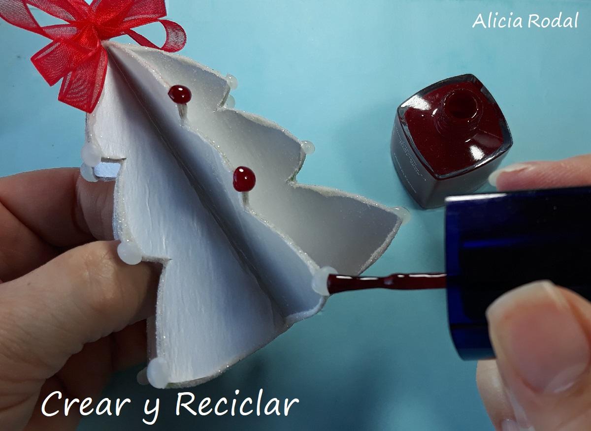 En este tutorial te muestro cómo reutilizar cajas de leche para hacer adornos para el árbol de Navidad