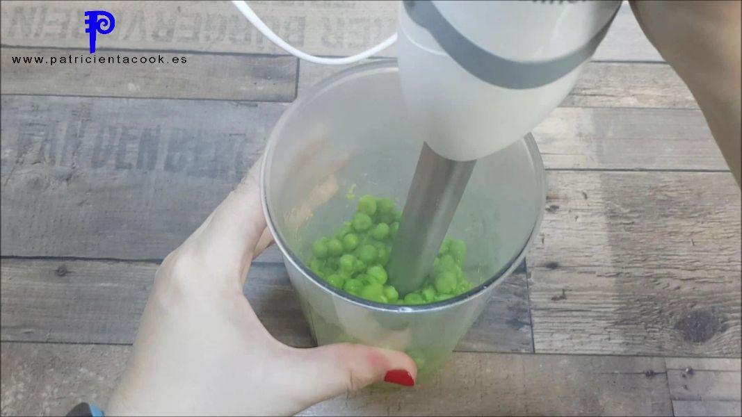 Helado de guisantes con crujiente de bacon