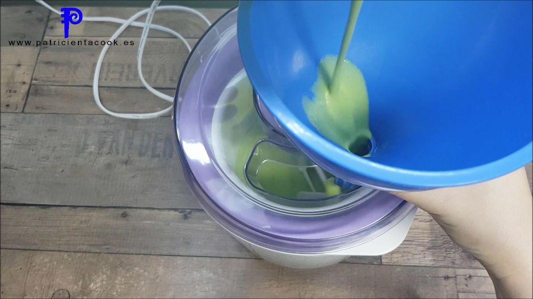 Helado de guisantes con crujiente de bacon