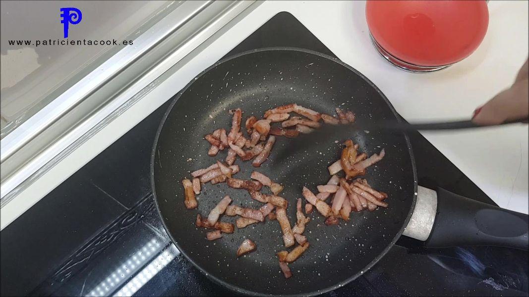 Helado de guisantes con crujiente de bacon