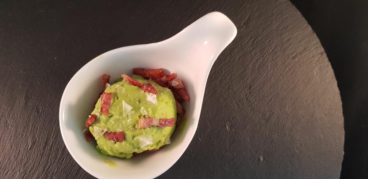 Helado de guisantes con crujiente de bacon