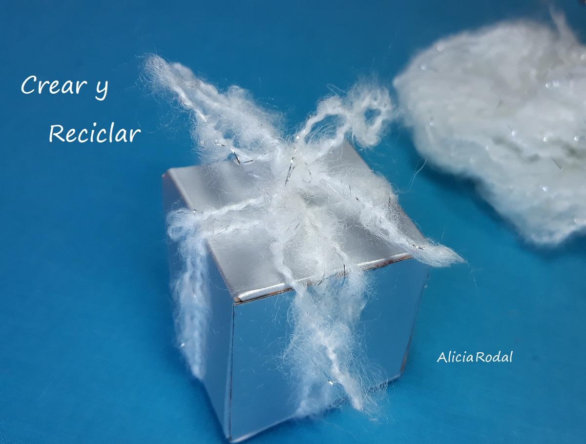 Ideas para reutilizar cajas de leche y hacer adornos o figuras decorativas para el pino navideño o árbol de Navidad