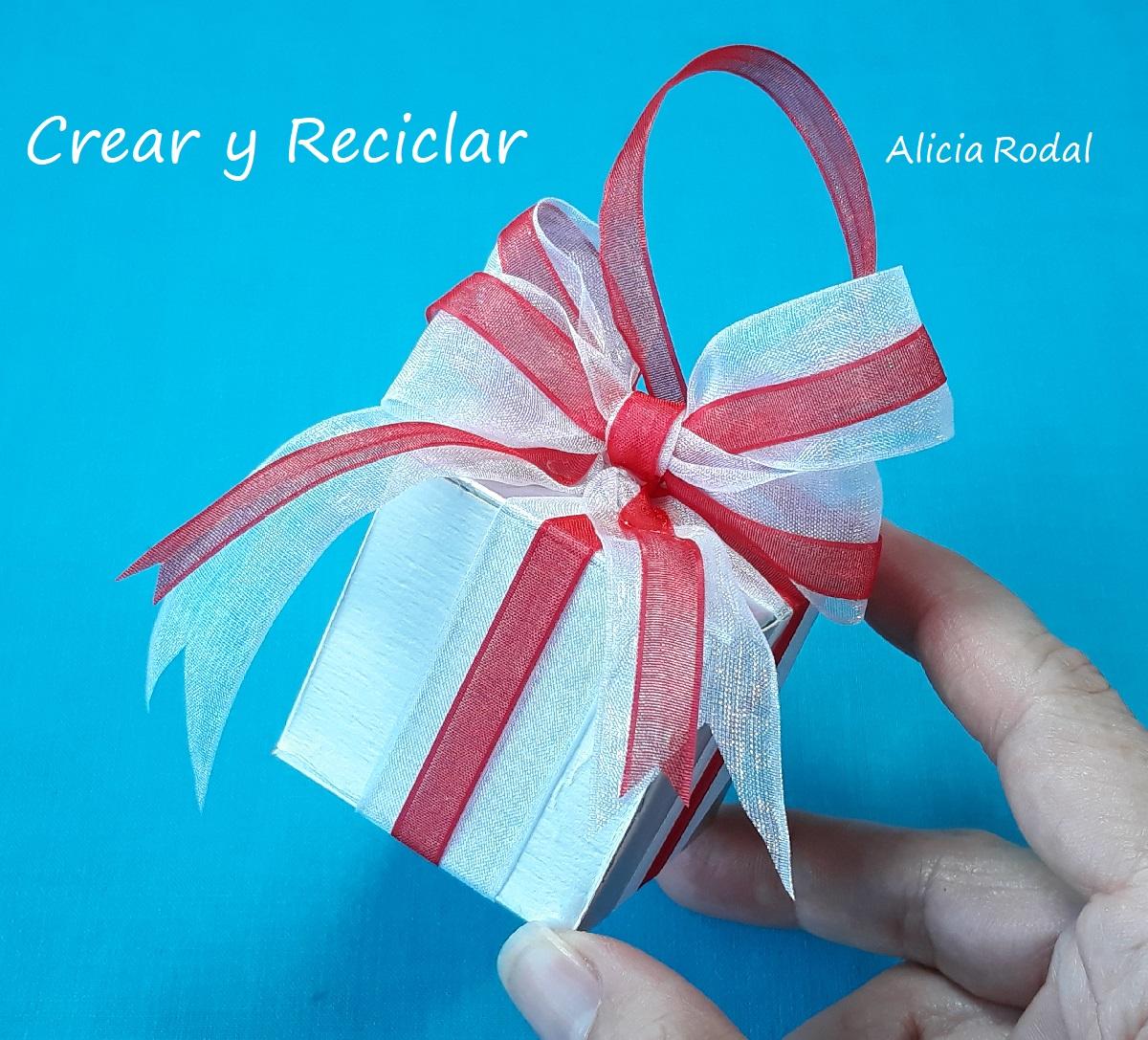 Ideas para reutilizar cajas de leche y hacer adornos o figuras decorativas para el pino navideño o árbol de Navidad