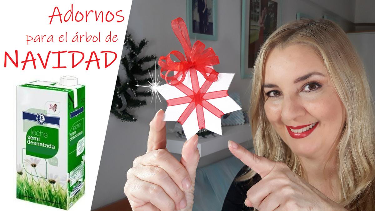 Como hacer Adornos para el árbol de NAVIDAD con CAJAS DE LECHE. En este video tutorial te muestro otras 2 ideas de cómo hacer adornos o figuras decorativas para el pino navideño, en los que voy a reutilizar cajas de leche, zumos, bebidas de soja, etc., los llamados envases de cartón Tetrabrik o Tetrapak.