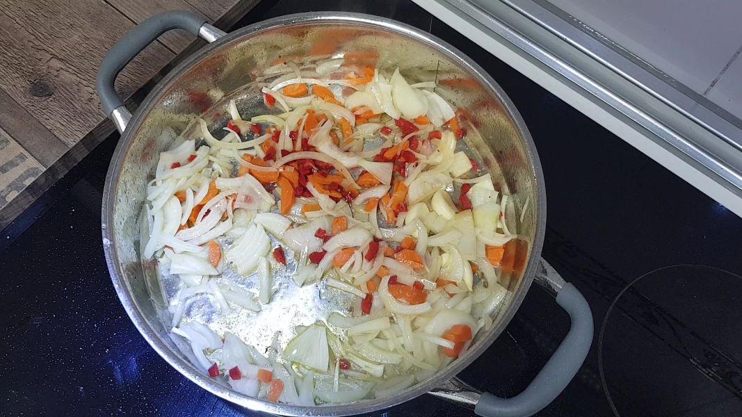 rabo al vino tinto con puré de patatas al curry