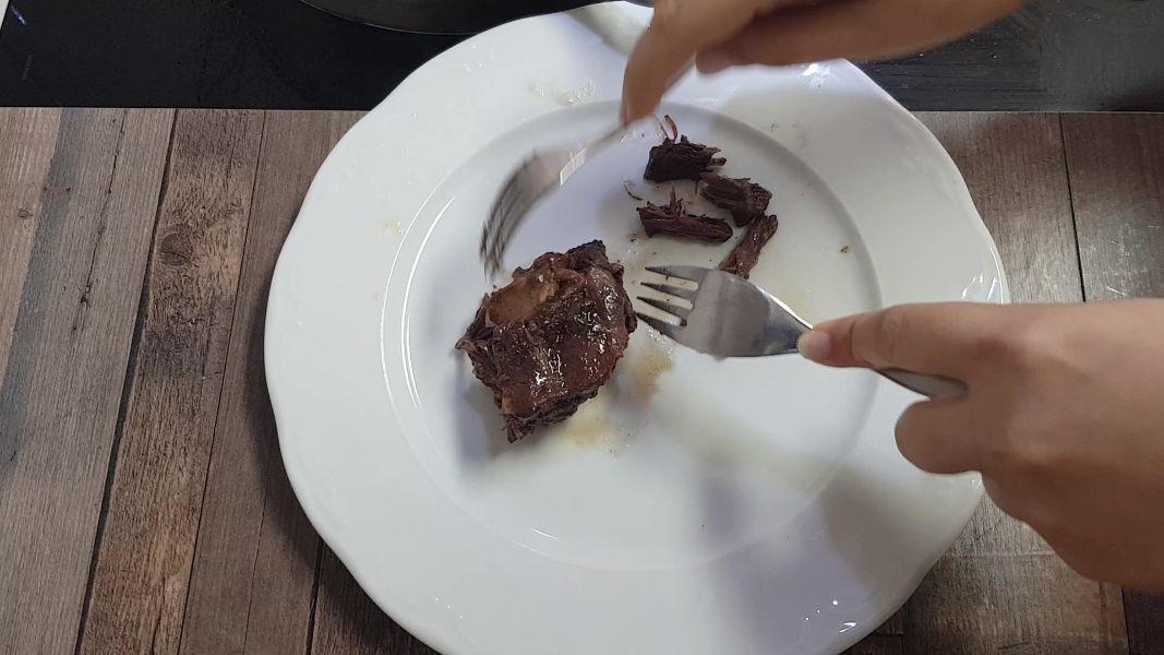 rabo al vino tinto con puré de patatas al curry