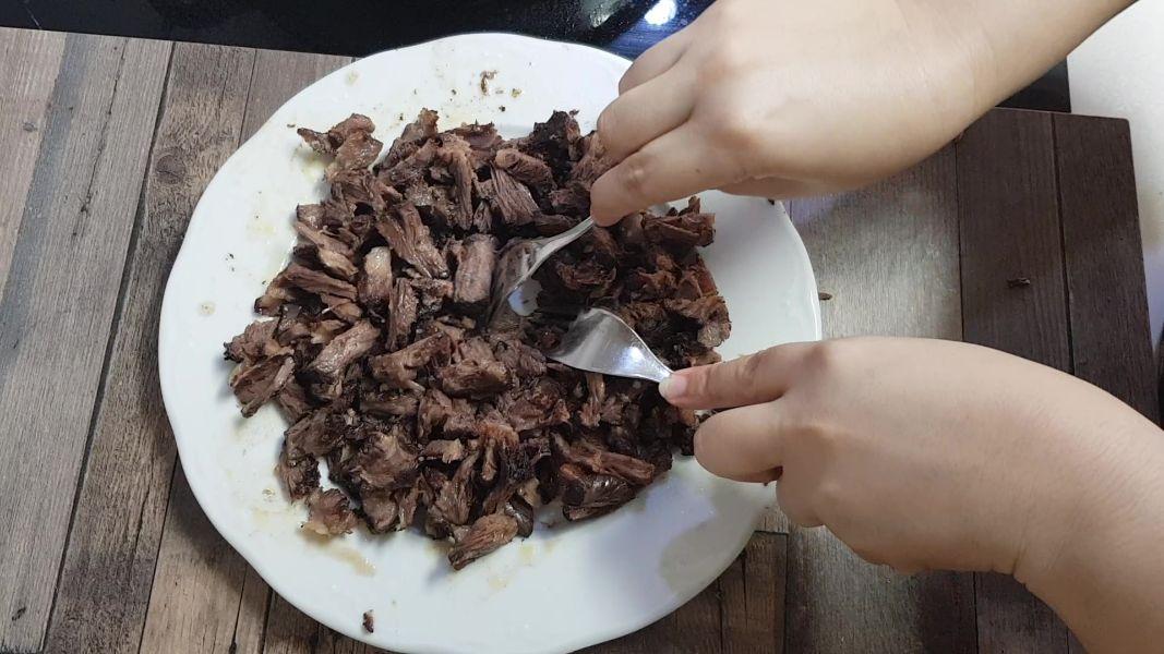 rabo al vino tinto con puré de patatas al curry