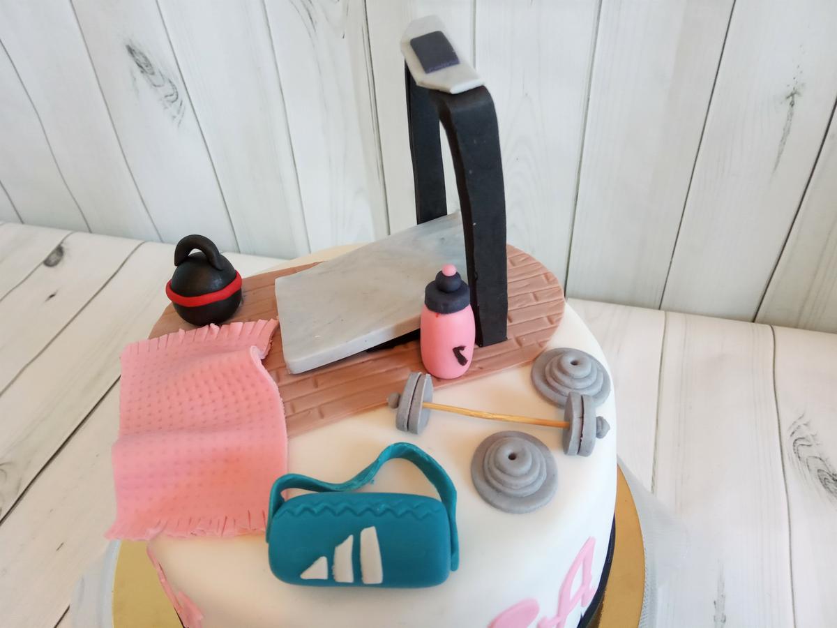 Detalles tarta gimnasio fondant
