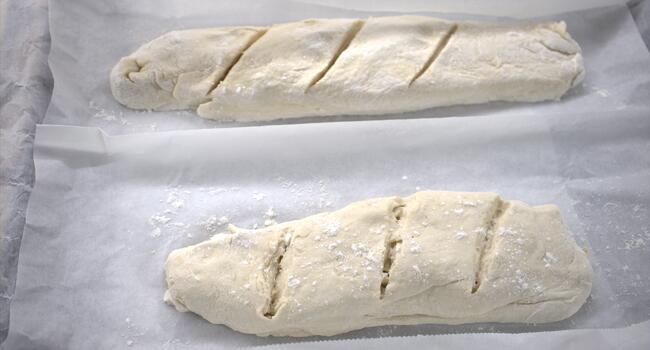 Hacemos la forma del pan y dejamos reposar