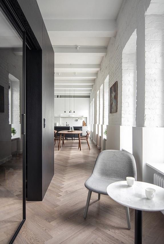 decoralinks | casa una distribucion perfecta #sillasgrises #coffeecorner #sueloroble #sueloespiga #herringbone