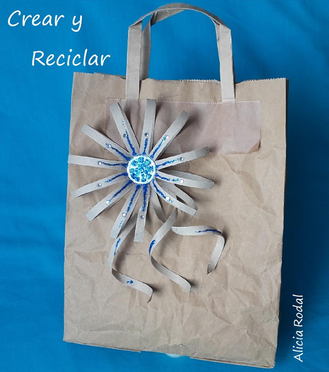 Cómo hacer lazos o moños de regalo con tubos de cartón de papel de baño. Diy Manualidades fáciles para regalar en Navidad o en cualquier época del año. En este tutorial te muestro varias ideas diferentes de reutilizar un simple rollo de cartón y transformarlo en un lindo detalle hecho a mano.