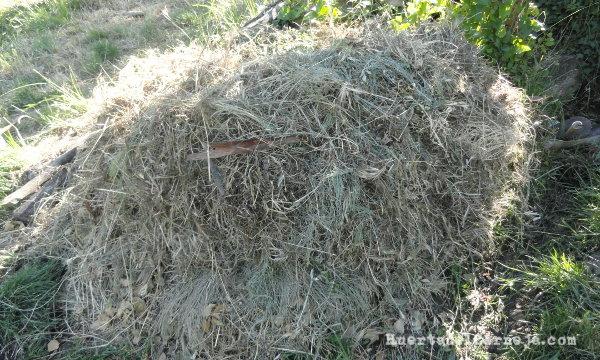 Pila de compost en verano