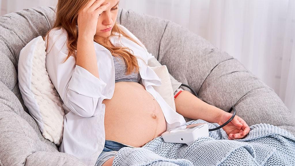 preeclampsia embarazo tensión alta dolor de cabeza