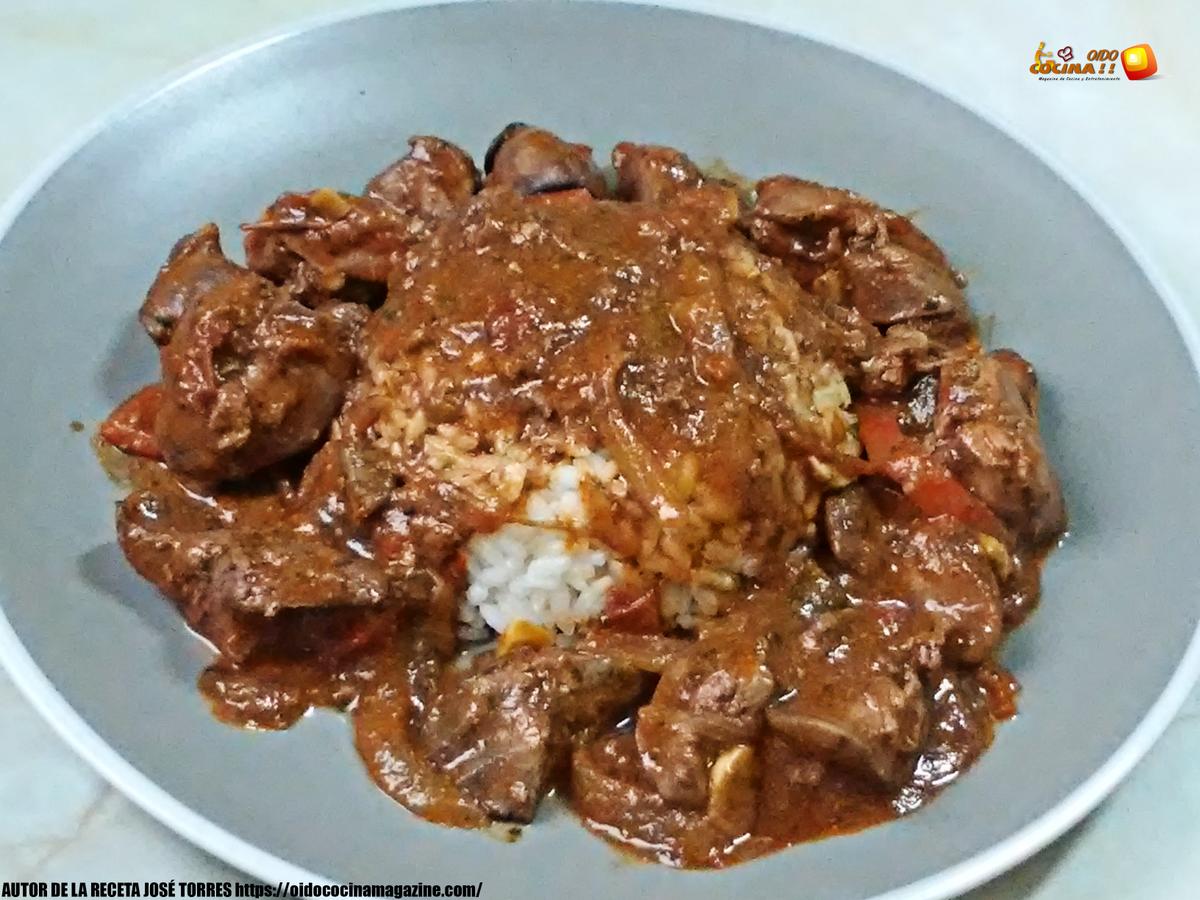 Higaditos de pollo guisados con verduras y tomate