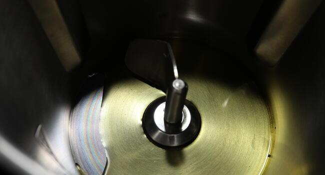 Ponemos la cuchara Mambomix y echamos el aceite y calentamos