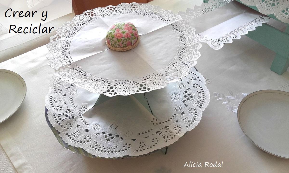 Cómo hacer un Stand, Soporte, Base, Display, Pedestal o Expositor de cartón, para pastel, muffin o cupcakes, fácil, rápido y barato.