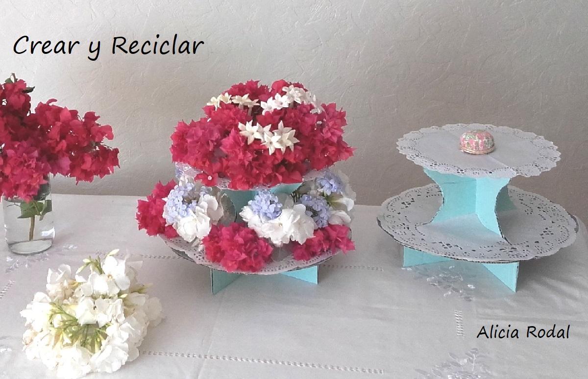 Cómo hacer un Stand, Soporte, Base, Display, Pedestal o Expositor de cartón, para pastel, muffin o cupcakes, fácil, rápido y barato.