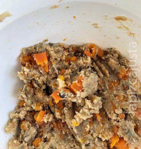 mezclar todos los ingredientes de la hamburguesa