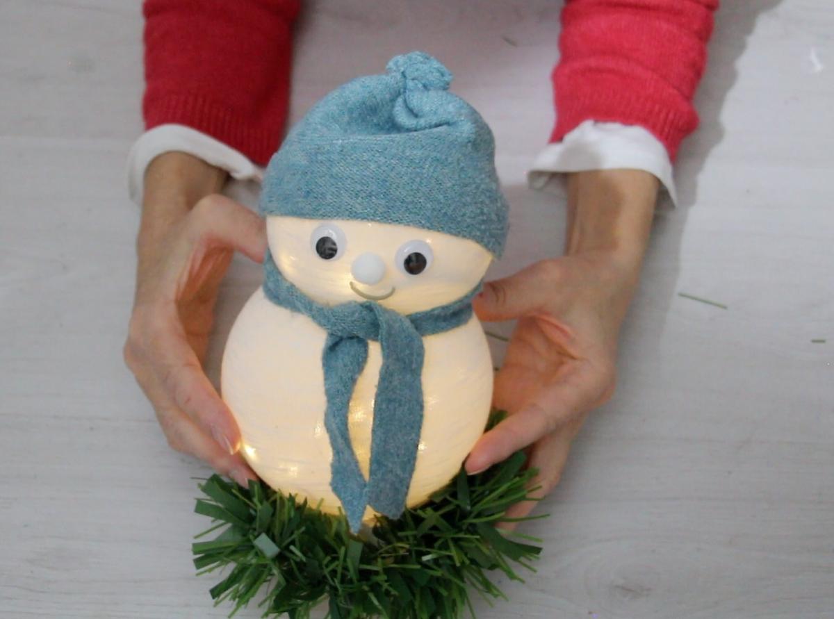 Muñeco de nieve con luces
