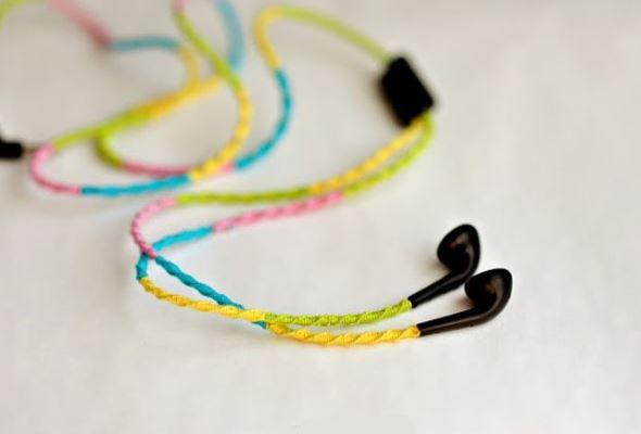 Auriculares con trenzado de hilo. Vía Agusyornet.